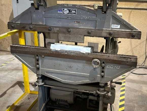 PRENSA DOBLADORA DIACRO 4' X 15 TON EN VENTA