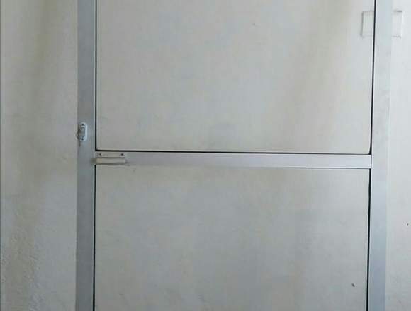 BARATA PUERTA EN VIDRIO NUEVA en Caicedonia (Municipio)