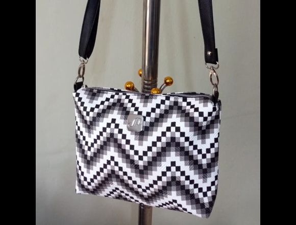 Cartera morral estampado blanco y negro en Callao (Callao 1) (Distrito)