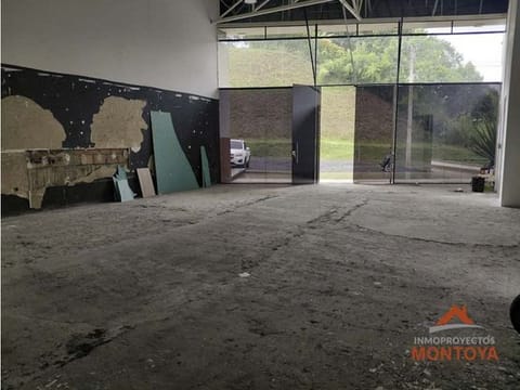 🏢 Arriendo Local Comercial – Pueblito Cafetero