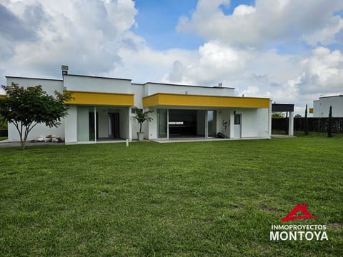 Casa en condominio, vía Armenia en Pereira (Municipio)