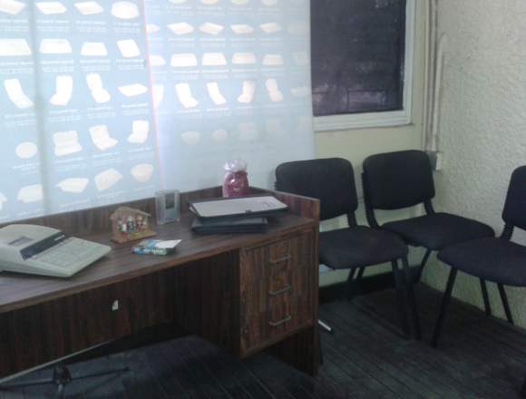 Escritorio de oficina con 3 sillas (poco uso) en Libertador (Municipio)