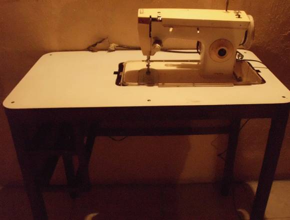 Maquina de coser Marca Singer modelo 247 en Los Guayos (Municipio)