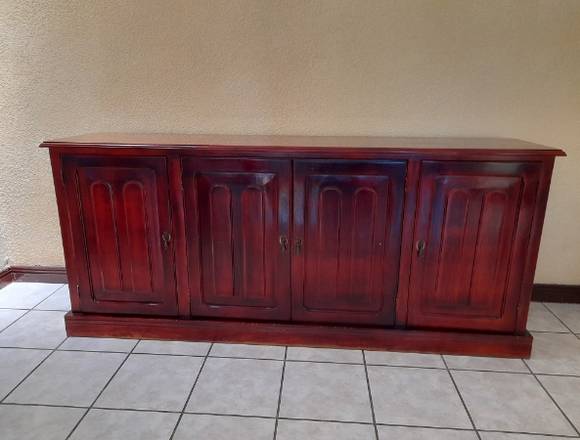 Vendo bufetera de 4 puertas en Ciudad de Guatemala (Municipio)