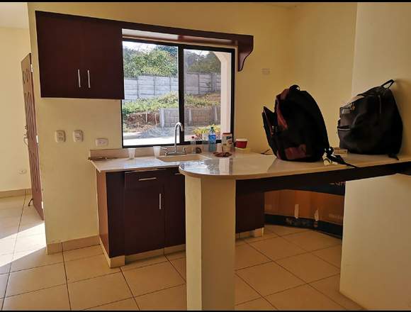 SE VENDE CASA EN EL KM 12 CARRETERA VIEJA LEÓN.