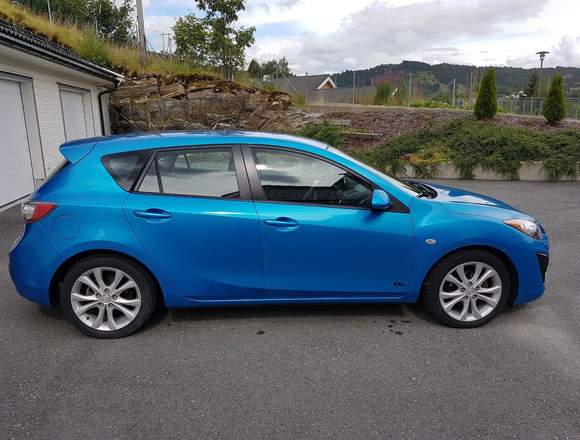 Bonita carro Mazda un buen precio en Loja (Cantón)
