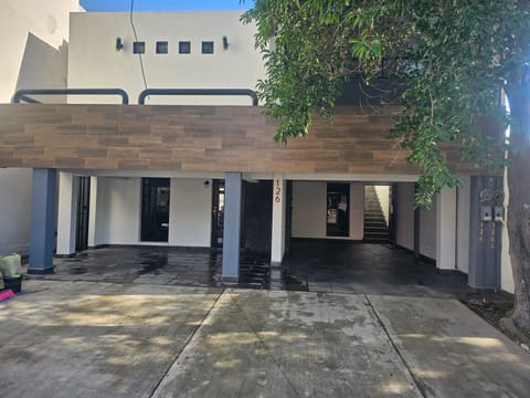 Casa en Venta con ventaja inmobiliaria (2 Depas) en Monterrey (Municipio)