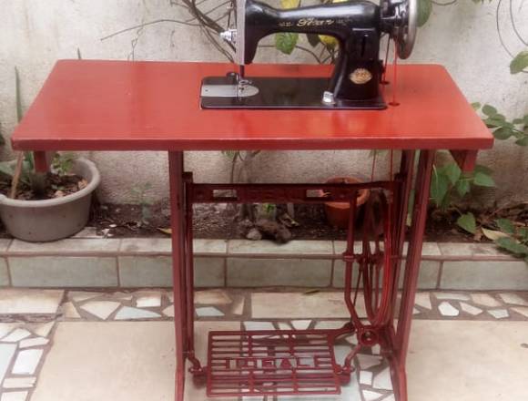 Máquina de coser de pedal