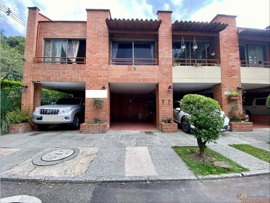 CASA DE DOS NIVELES EN ARRIENDO EN ENVIGADO, CAMINO VERDE