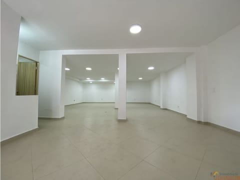 SE ARRIENDA LOCAL EN ZONA CENTRO ENVIGADO