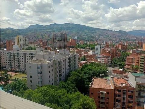 ESPECTACULAR PENTHOUSE EN ARRIENDO EN LAURELES P12