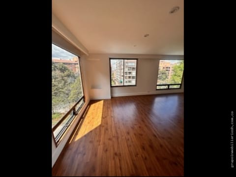 LINDO APARTAMENTO EN LA CAROLINA EXTERIOR PISO 6 HABITACIONES 3