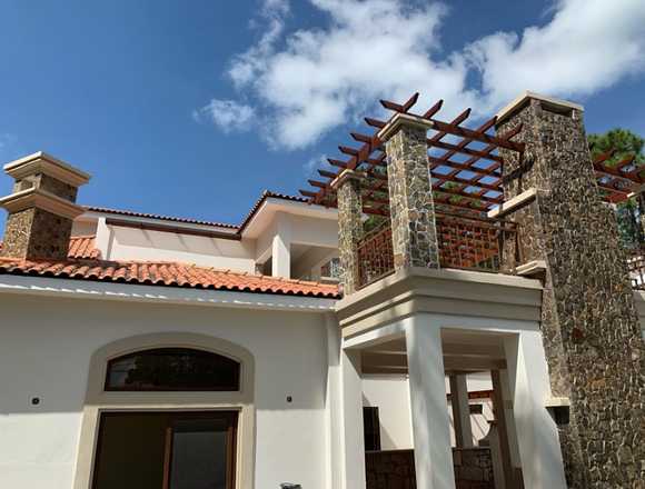 VENTA DE MANSION EN VALLE DE ANGELES F.M.