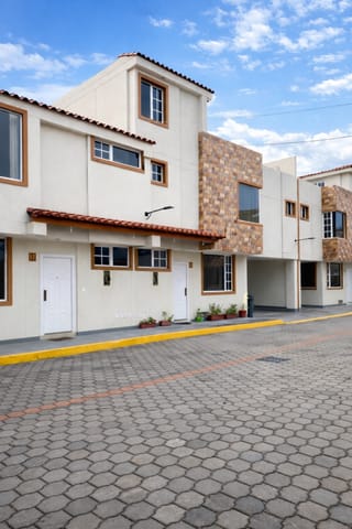 CASA NUEVA 140 m2 EN LA ARMENIA 2 PARQUEADEROS, CON PISCINA en Quito (Cantón)