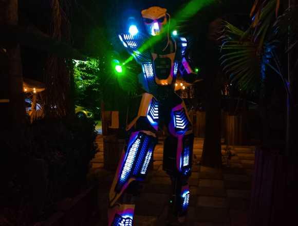 Robot led para animar pista de baile en Puebla (Municipio)