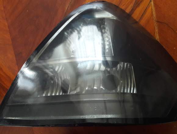 Faro posterior Nissan Tiida en Empalme (Cantón)