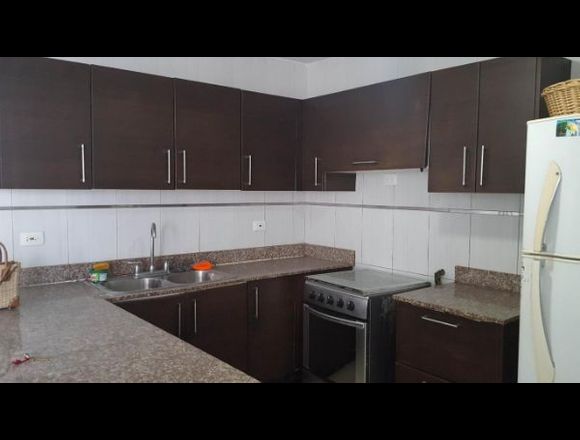 19-4342 AF Espacioso apto. se vende Av. Balboa en Panamá (Distrito)
