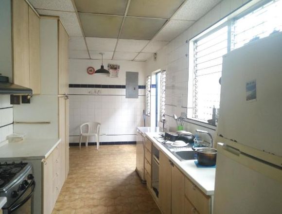 18-3314 AF Venta casa para comercio en Av. Balboa en Panamá (Distrito)