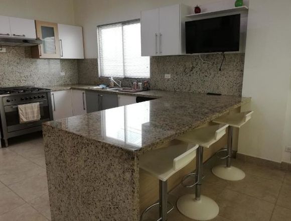 18-5912 AF Gran casa en venta en Altos de Panamá