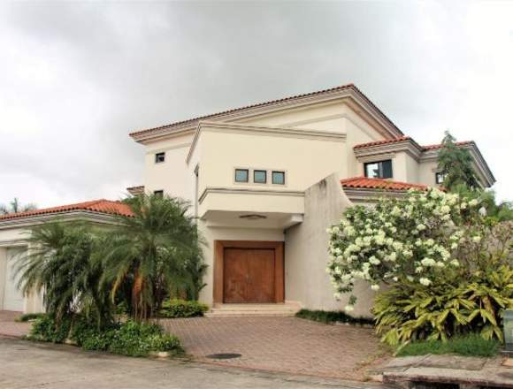 18-8284 AF Amplia casa se vende en Costa del Este en Panamá (Distrito)