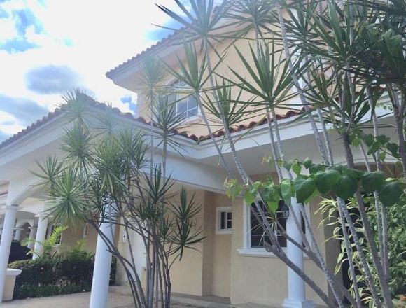18-8688 AF Se vende Costa del Este magnífica casa en Panamá (Distrito)