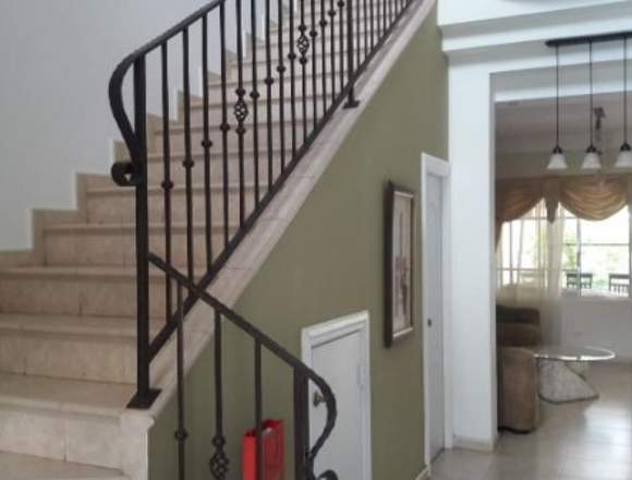 19-1302 AF En Costa del Este se vende gran casa en Panamá (Distrito)
