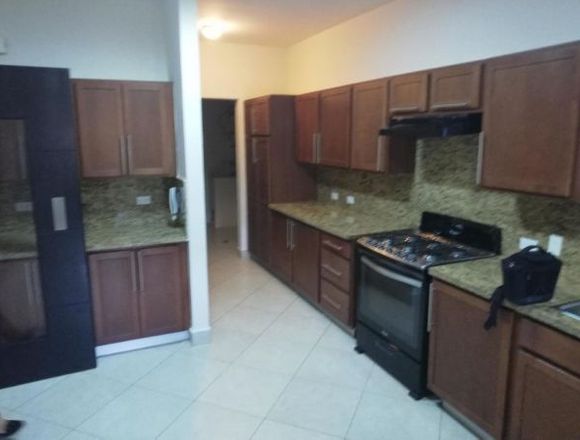 19-5590 AF Espacioso apto se alquila en Clayton