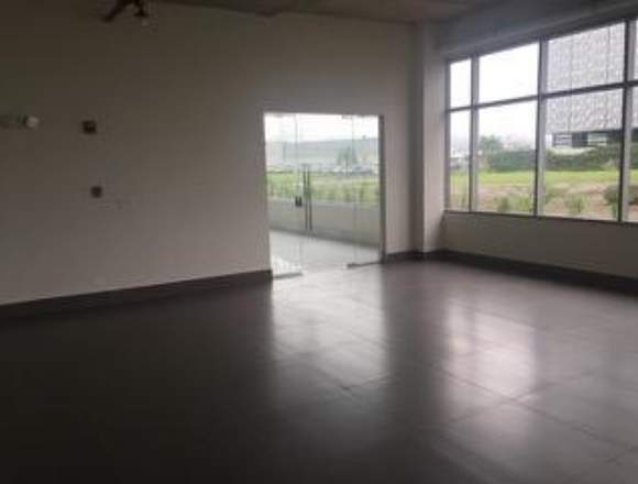 19-6110 AF Se vende local en Santa María en Panamá (Distrito)