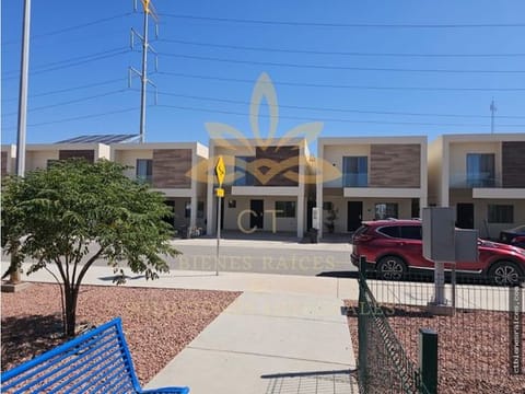 Casa en Venta Frente a Parque, Sector Ejercito Nacional Juárez Chih.