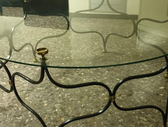 Mesa de hierro forjado redonda en Barcelona (Municipio)