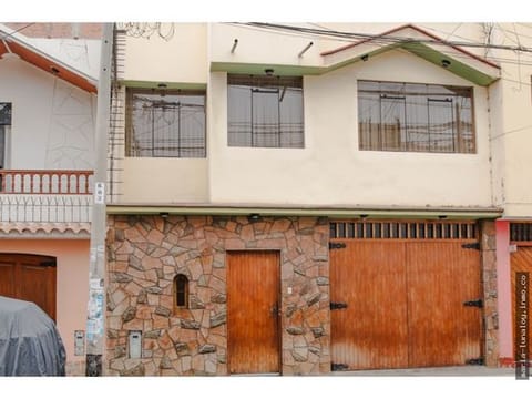 VENTA DE CASA EN TRUJILLO, URB. MONSERRATE