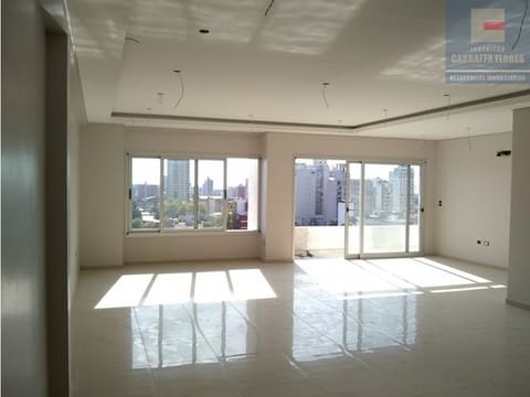 VENTA - SEMIPISO TRES DORMITORIOS / BALCÓN CON PARRILLA