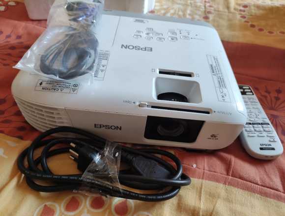 Vendo excelente Proyectora EPSON 4000 Lumines en Talcahuano (Comuna)