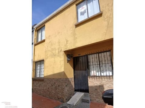 CASA EN VENTA - SECTOR AV. DEL RÍO, URBANIZACIÓN LA PUPY