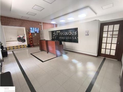 DOS PREDIOS COMERCIALES EN VENTA - SECTOR AV. 30 DE AGOSTO