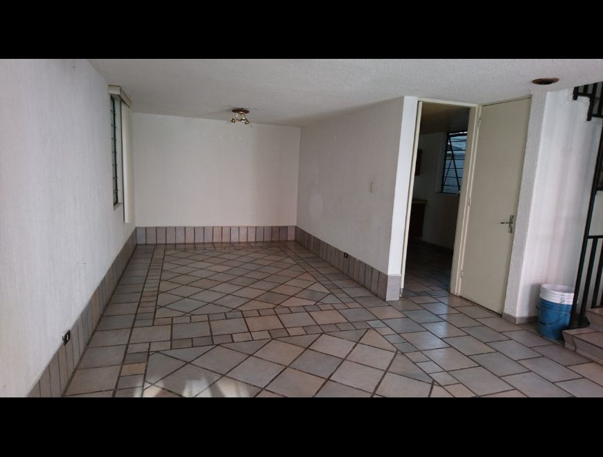Oportunidad única.Casa 3 rec,3.5 bañ,patio y 2 gar