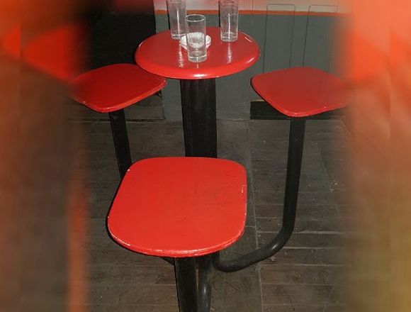 Bancos de madera y hierro con mesa y 3 asientos en Lago Buenos Aires (Localidad)