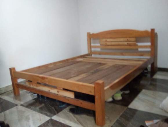 Vendo Hermosa Cama Usada de 140 Madera Color Natur en Bogotá, D.C. (Municipio)