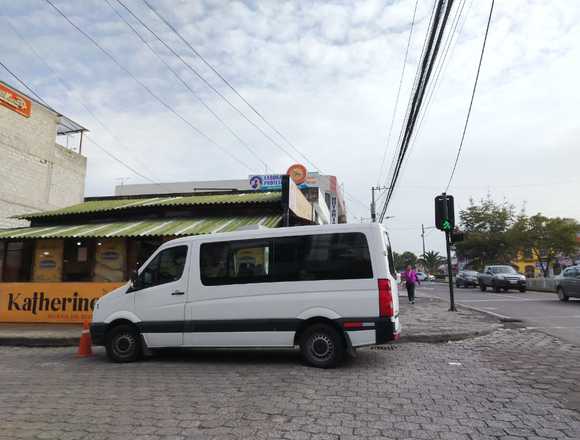 Furgoneta con puesto de turismo en Cayambe (Cantón)