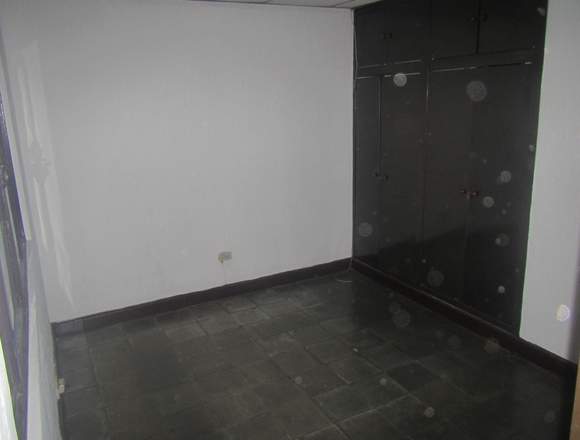 Se alquila casa en el barrio el sena