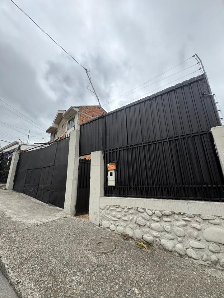 Alquiler de Terreno, Cuenca, Estevez de Toral y Américas, 304m² en Cuenca (Cantón)