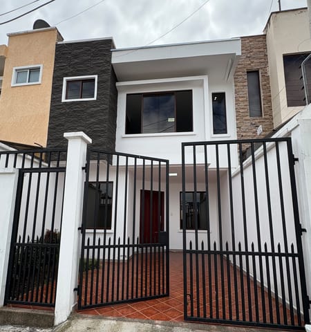 Venta de Casa Nueva, Cuenca, Sector Ciudadela de Arquitectos, 130 m2 en Cuenca (Cantón)