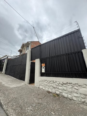 Alquiler de Terreno, Cuenca, Estevez de Toral y Américas, 304m² en Cuenca (Cantón)
