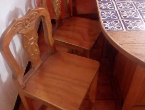 Vendo desayunador o antecomrdor de madera y bancos en San Nicolás (Municipio)