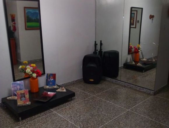 se alquila , a damas o estudiantes en Libertador (Municipio)