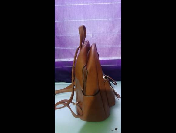 Mochila Marco Xenia (MK) color café en San Salvador (Municipio)