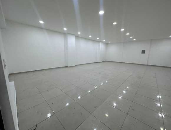 Alquiler local comercial - Centro Comercial Recreo en Quito (Cantón)