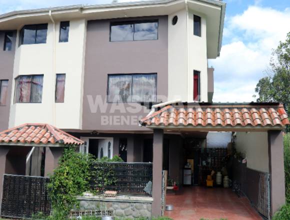 Casa de 3 pisos en Venta en Cuenca Ecuador