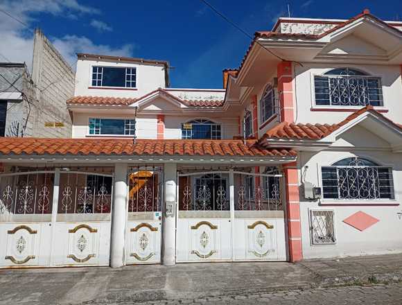 SE VENDE HERMOSA CASA DE OPORT. EN EL SUR DE QUITO en Quito (Cantón)