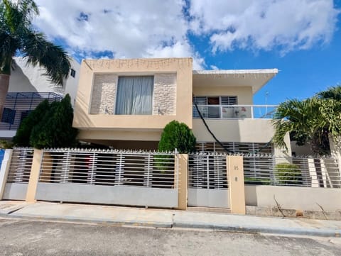 Casi menos de la Roma, la única de Residencial las orquídeas en Villa Altagracia (Municipio)